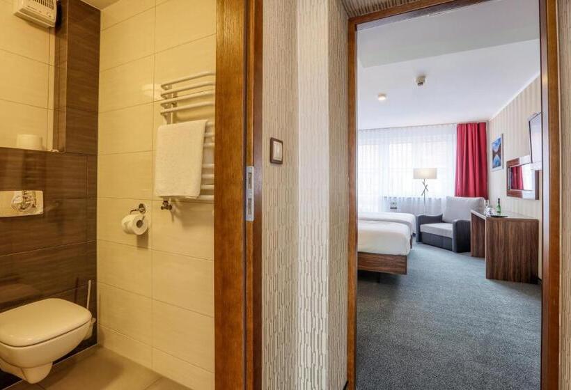 חדר דלוקס לארבעה, Weneda