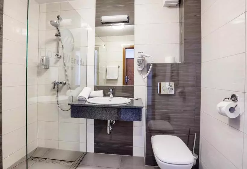Deluxe Neljän Hengen Huone, Weneda