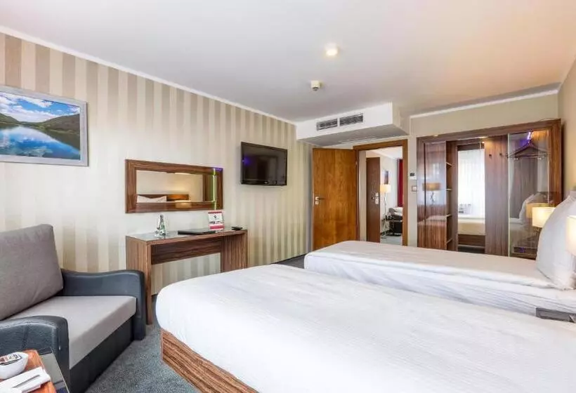 Deluxe Neljän Hengen Huone, Weneda