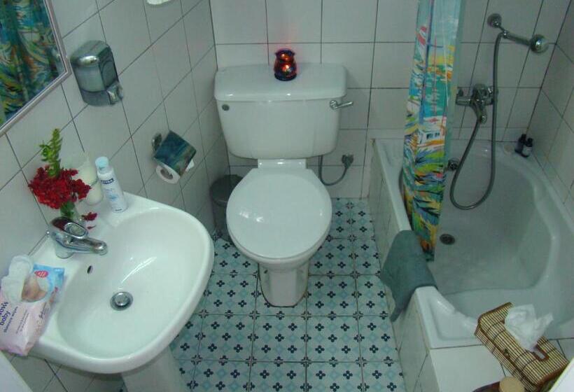 スタンダードトリプルルーム, Kiniras Traditional Hotel & Restaurant