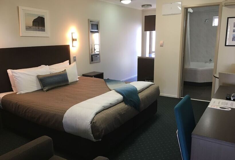Studio Executive, Abaco On Jervois