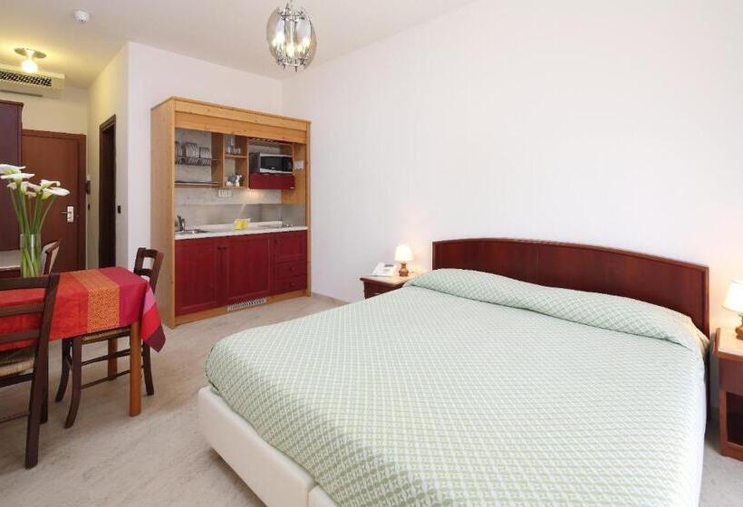استودیوی استاندارد, Residence Hotel Kriss