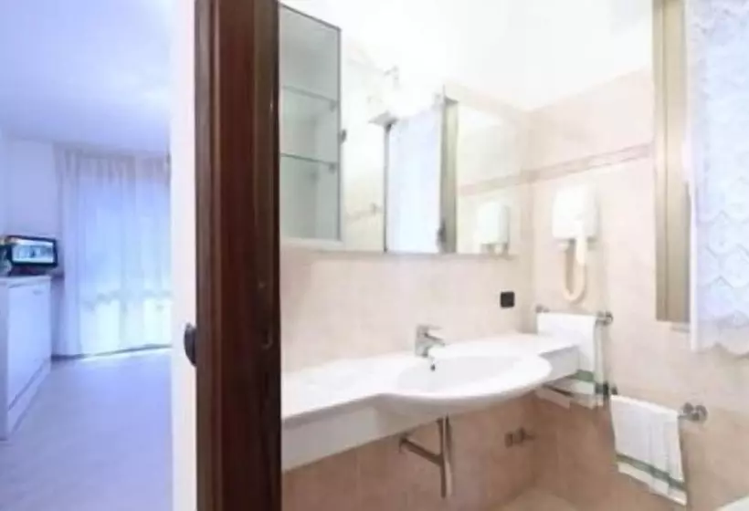 コンフォートワンルーム, Residence Hotel Kriss