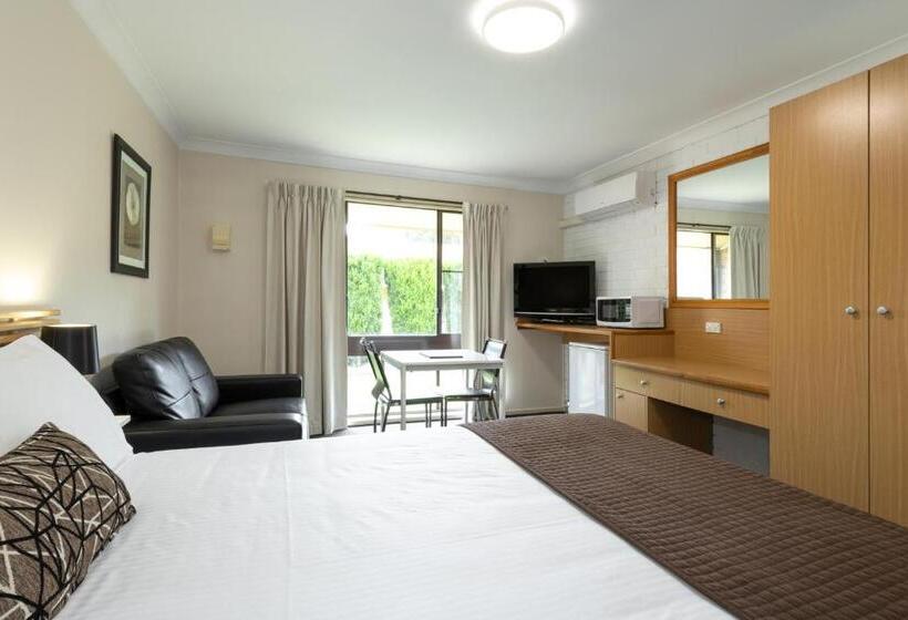 クラシックスタジオ, Zig Zag Motel & Apartments