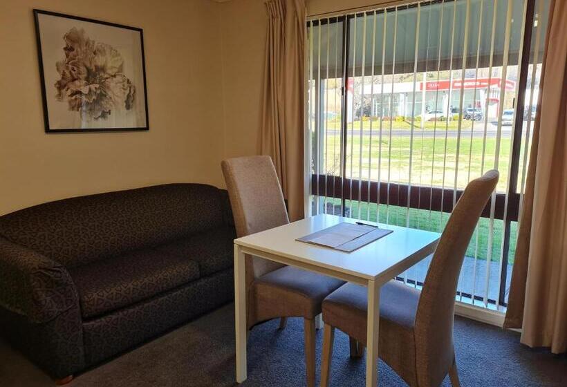 ファミリーステューディオ, Zig Zag Motel & Apartments