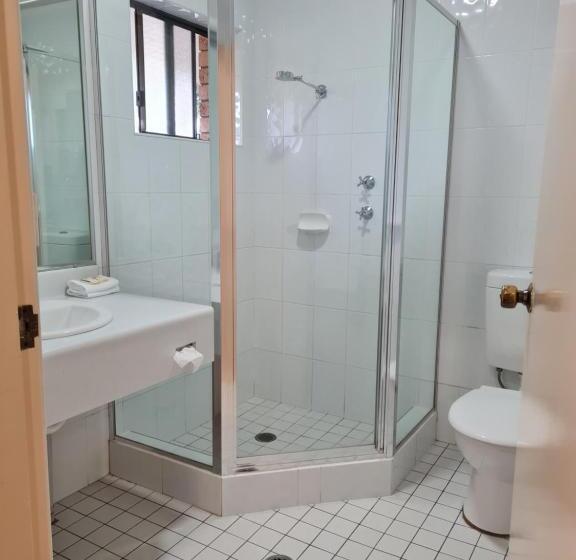 סטודיו אקזקיוטיב, Zig Zag Motel & Apartments