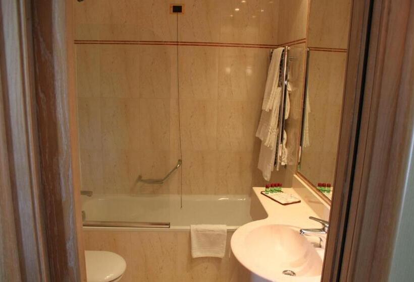 غرفة سوبيريور ثلاثية, 501