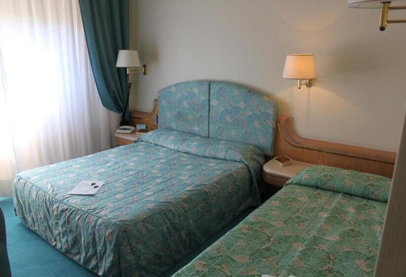 غرفة سوبيريور ثلاثية, 501