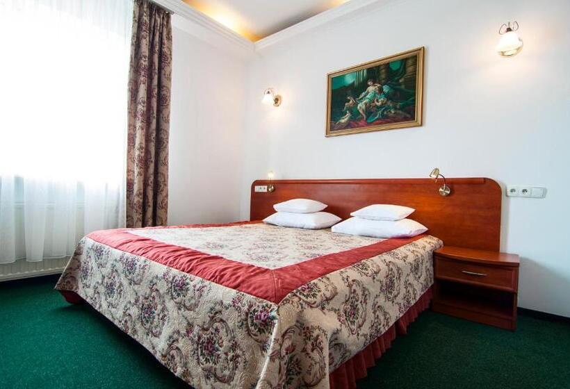 חדר סטנדרט, Artur