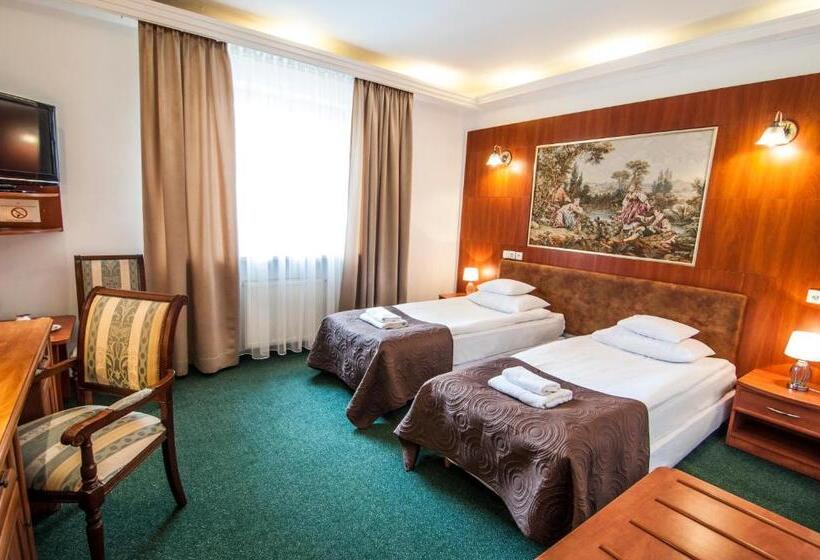 חדר סטנדרט יחיד, Artur