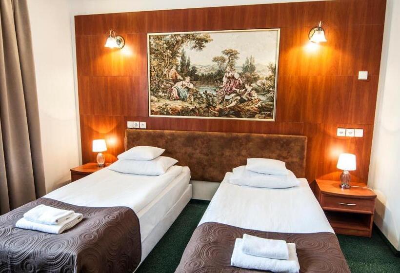 חדר סטנדרט, Artur