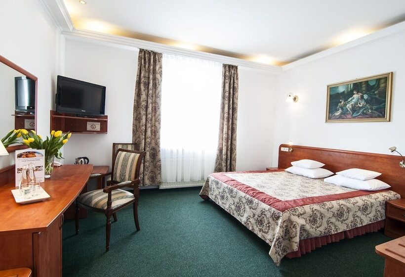 חדר סטנדרט, Artur