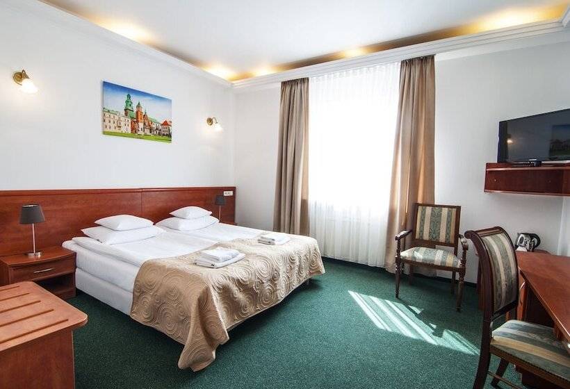 חדר משפחתי, Artur