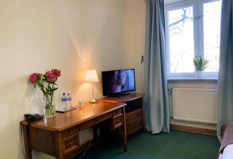 Quarto Triplo Estandar, łazienkowski