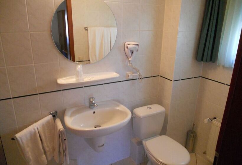 اتاق استاندارد سه نفره, Carpini