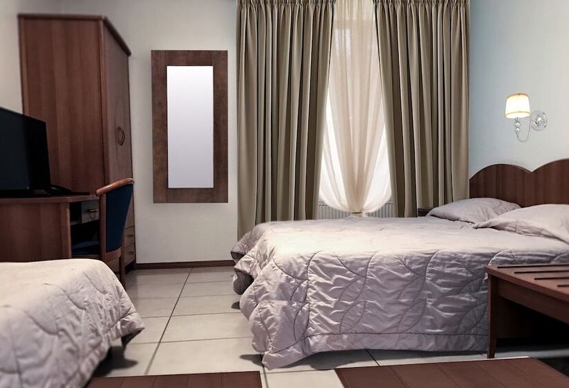 اتاق استاندارد سه نفره, Carpini