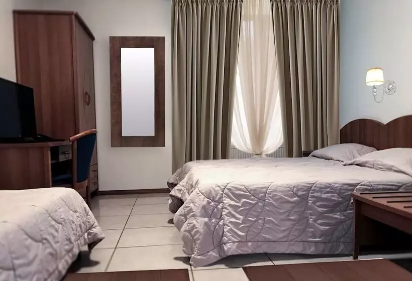 اتاق استاندارد سه نفره, Carpini