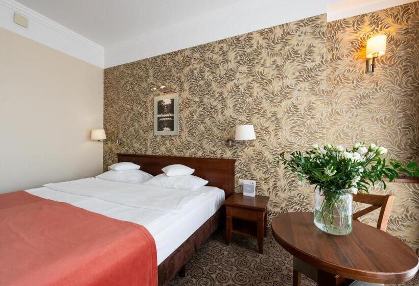 스탠다드 룸, Esperanto