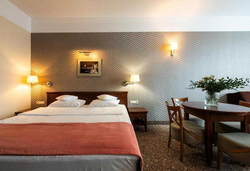 수피리어 룸, Esperanto