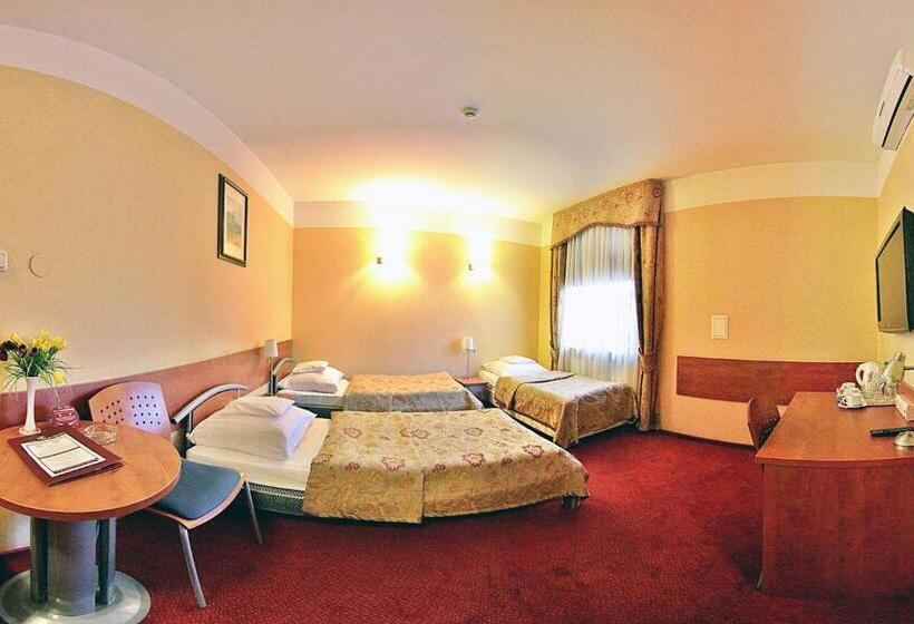 اتاق استاندارد سه نفره, Europa