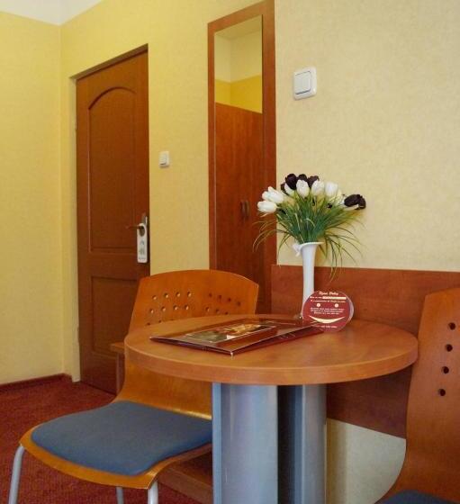 اتاق استاندارد سه نفره, Europa