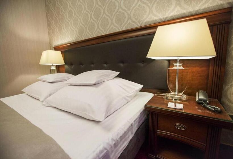 اتاق لوکس, Europa