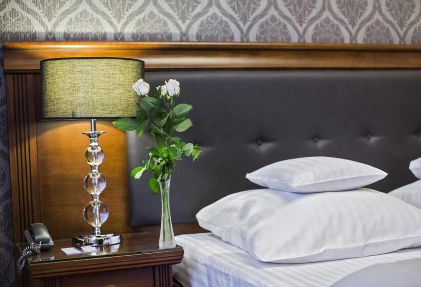 اتاق لوکس, Europa