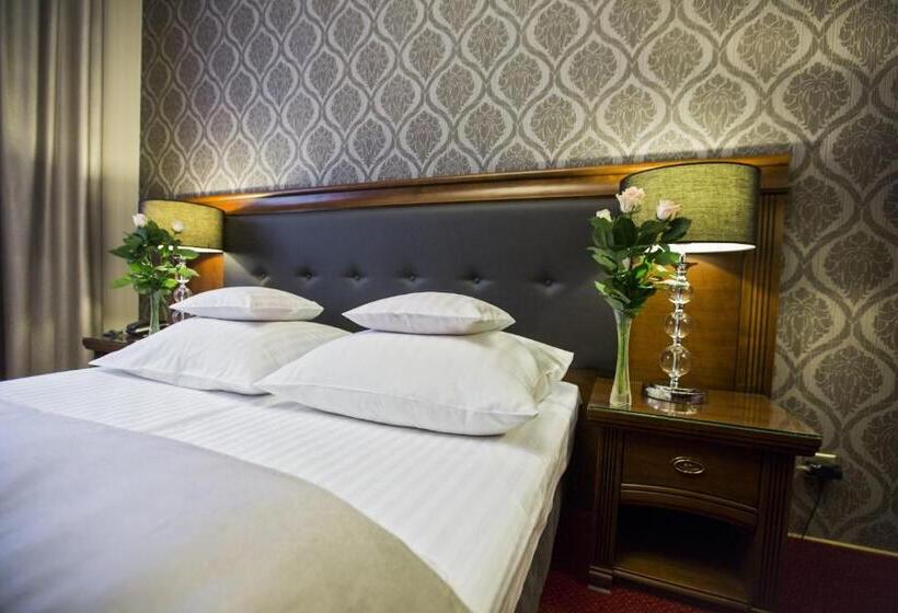 اتاق لوکس, Europa