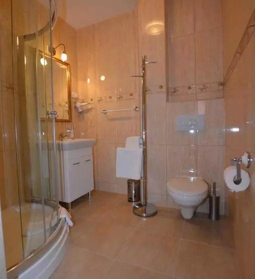 Standard Yhden Hengen Huone, Gracja