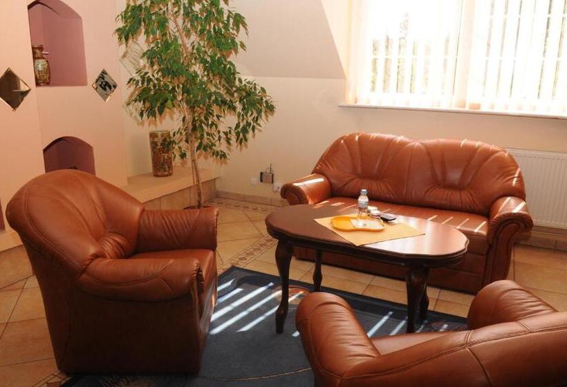 اتاق لوکس با بالکن, Gracja