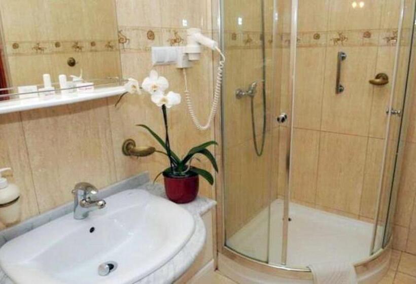 اتاق لوکس با بالکن, Gracja