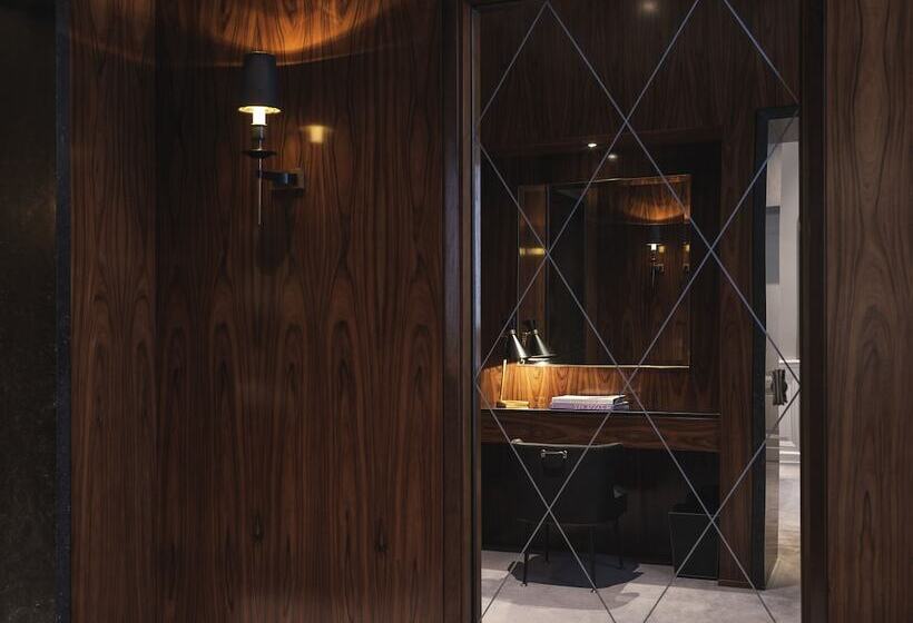 סוויטת ג'וניור עם מרפסת, J.k. Place Roma   The Leading Hotels Of The World