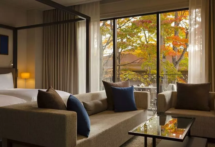 インサイドデラックスルーム, Kyukaruizawa Kikyo, Curio Collection By Hilton