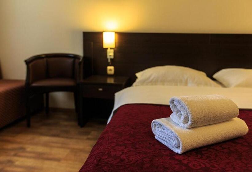 اتاق استاندارد, Lucic Rooms & Suites