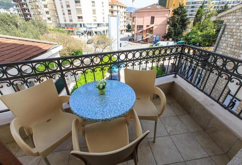 اتاق استاندارد سه نفره, Lucic Rooms & Suites