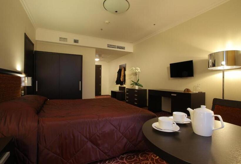 اتاق کلاس بیزنس, Menorah