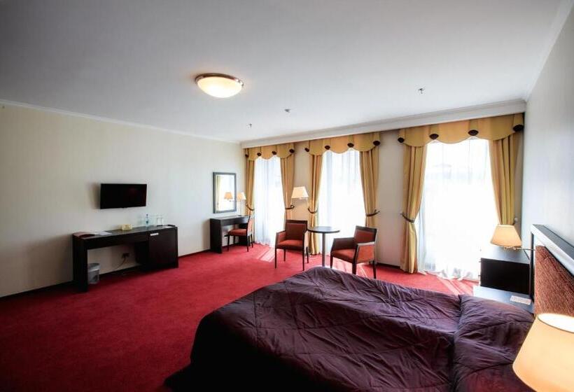 اتاق کلاس بیزنس, Menorah