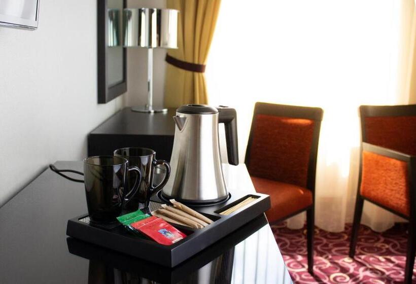 اتاق اکونومی, Menorah