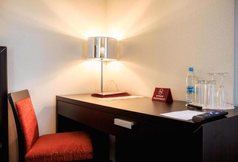 اتاق اکونومی, Menorah