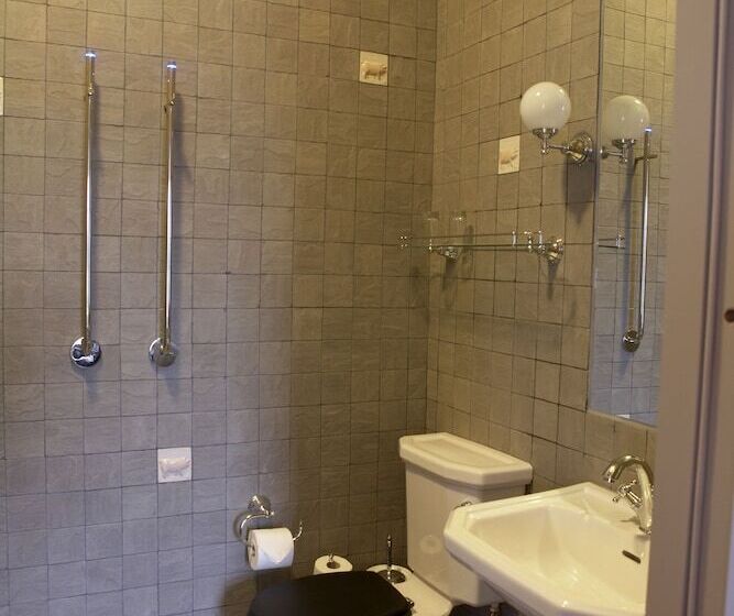 חדר משפחתי, Ängavallen