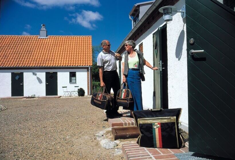 חדר משפחתי, Ängavallen