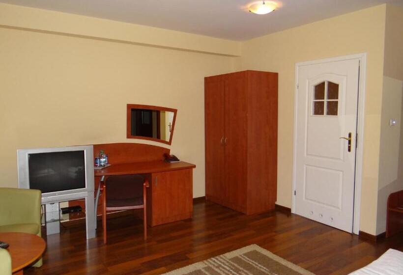 스탠다드 룸, Restauracja Kinga