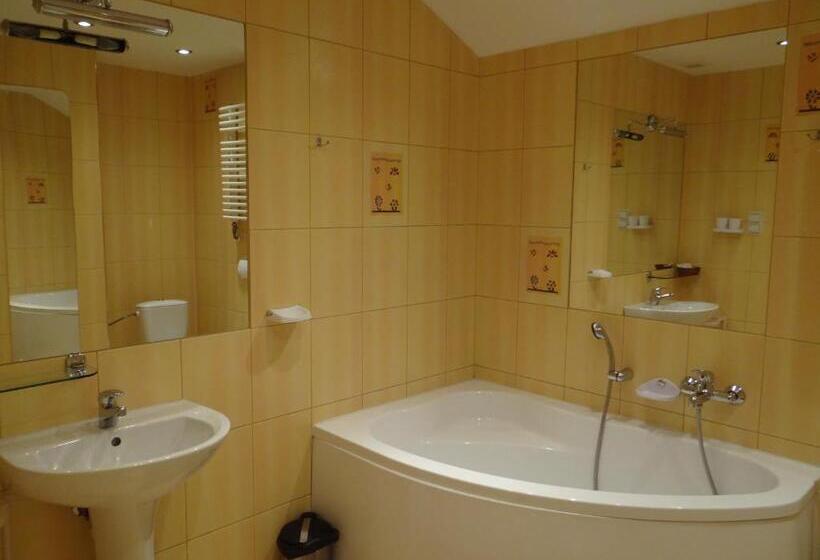 اتاق سوپریور, Restauracja Kinga