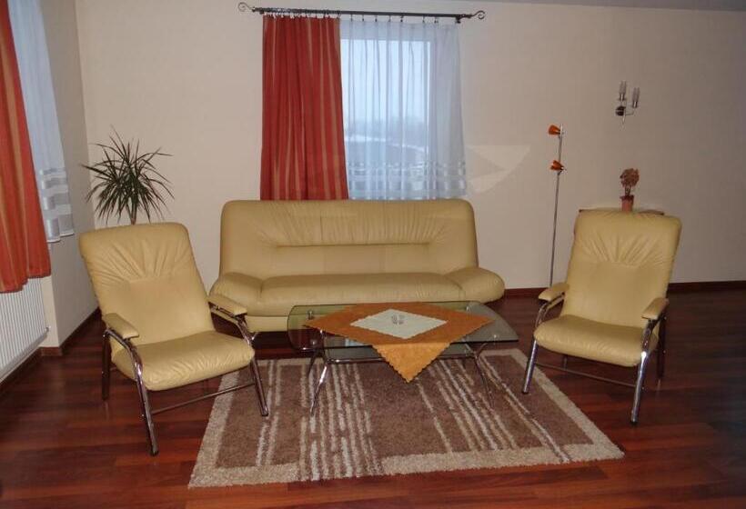 اتاق سوپریور, Restauracja Kinga