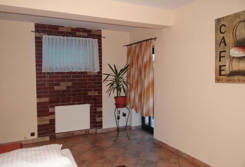 스탠다드 트리플 룸, Restauracja Kinga