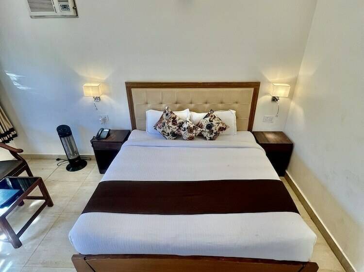 デラックスルーム, Sea Hawk Hill Resort A Luxury Boutique Resort, 20 Km From Nainital