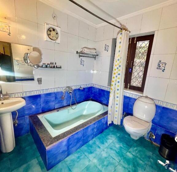 اتاق استاندارد با تخت بزرگ, Sea Hawk Hill Resort A Luxury Boutique Resort, 20 Km From Nainital