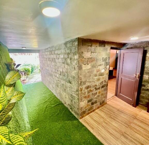 キングサイズベッドのスーペリアルーム, Sea Hawk Hill Resort A Luxury Boutique Resort, 20 Km From Nainital