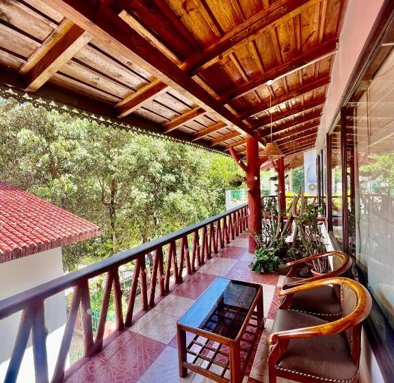 キングサイズベッドのスーペリアルーム, Sea Hawk Hill Resort A Luxury Boutique Resort, 20 Km From Nainital