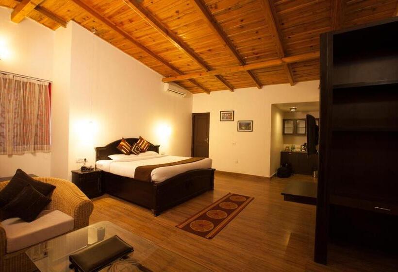 キングサイズベッドのスーペリアルーム, Sea Hawk Hill Resort A Luxury Boutique Resort, 20 Km From Nainital